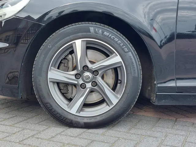 Volvo V40 2.0 D2 R-Design 2017 Diesel 14