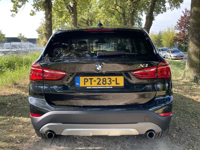 BMW X1 xDrive20i High Executive 2017 Benzine 9