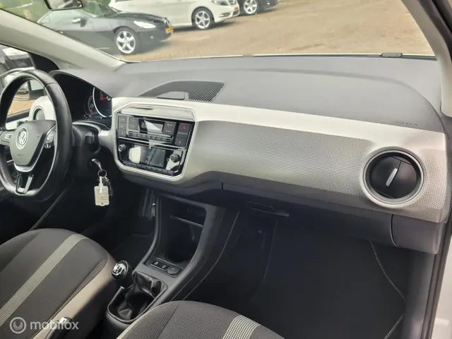 Volkswagen up! 1.0 BMT high up! clima,lm. 2019 Benzine 21