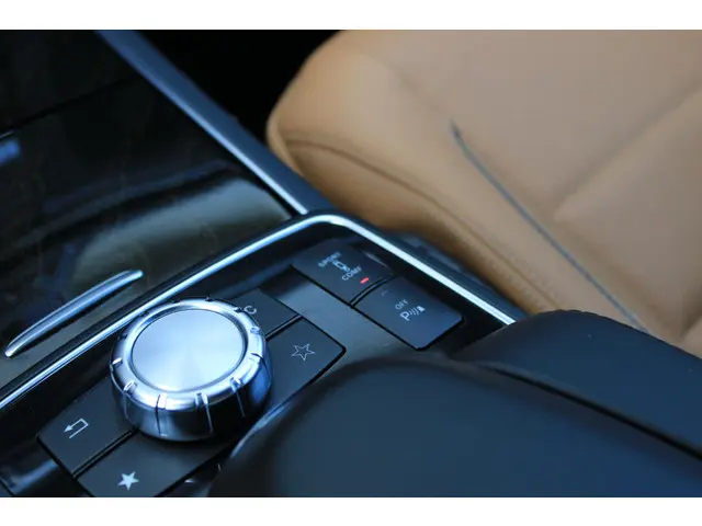 Mercedes-Benz E-Klasse Cabrio 400 AMG 2014 Benzine 30