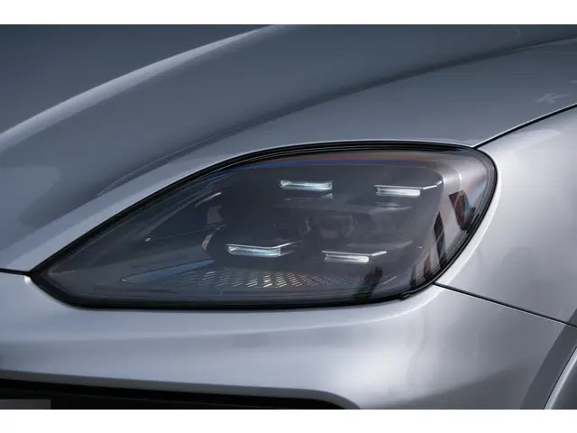 Porsche Cayenne 3.0 E-Hybrid 2023 Hybride Benzine 4