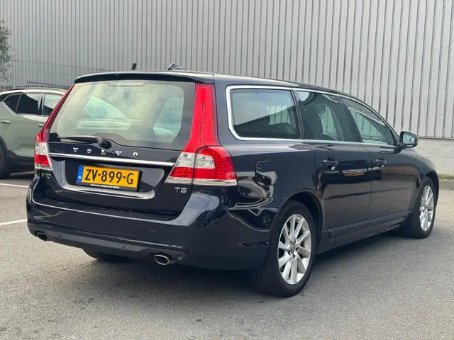 Volvo V70 3