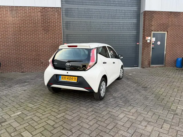 Toyota Aygo 1.0 VVT-i x-fun 2017 Benzine 4