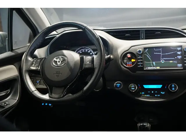 Toyota Yaris 1.5 Hybrid Active 2019 Hybride Benzine 8