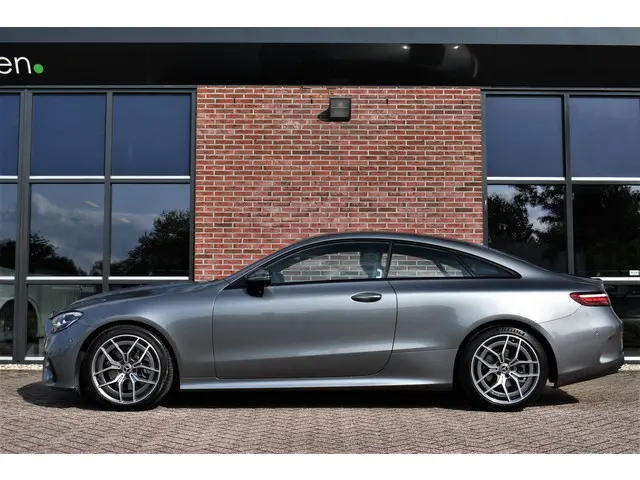 Mercedes-Benz E-Klasse Coupé 200 AMG Line 2020 Benzine 42