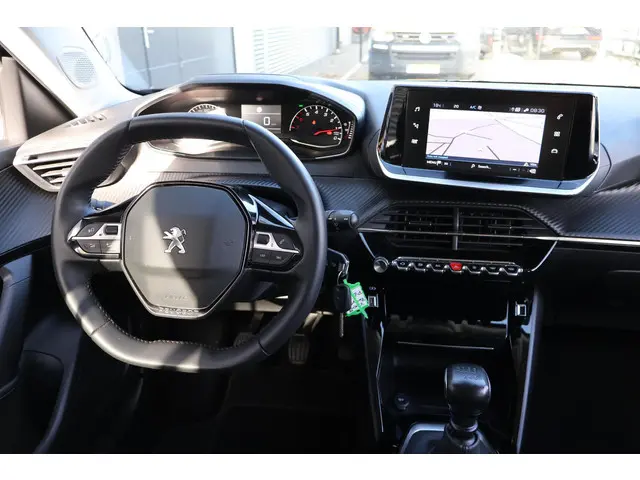 Peugeot 2008 1.2 Allure 2022 Benzine 24