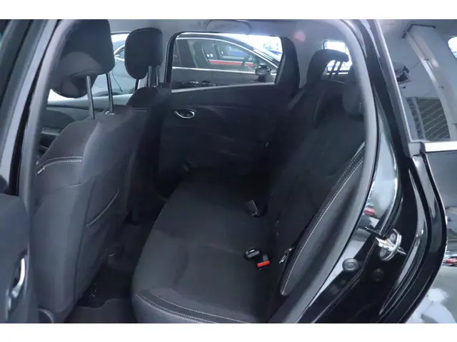 Renault Clio Estate 0.9 TCe Limited 2020 Benzine 9