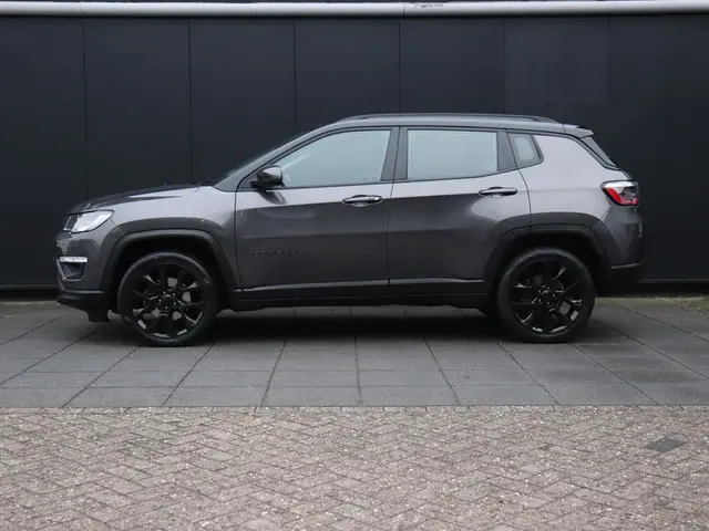 Jeep Compass 1.3T Night Eagle 2021 Benzine 2