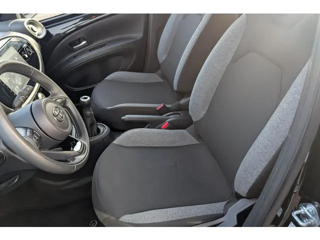 Toyota Aygo X 1.0 VVT-i MT Play 2024 Benzine 16