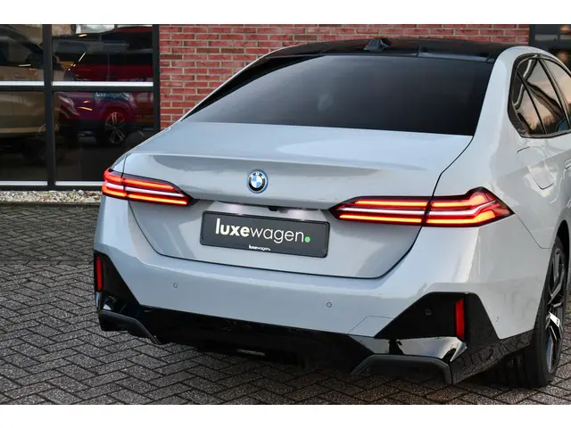 BMW 5 Serie 530e M-Sport 2024 Hybride Benzine 56
