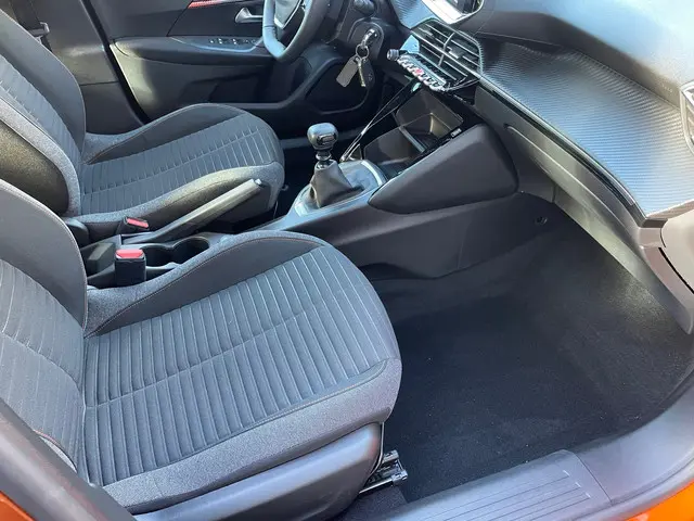 Peugeot 2008 1.2 PureTech Blue Lease Allure 2020 Benzine 16