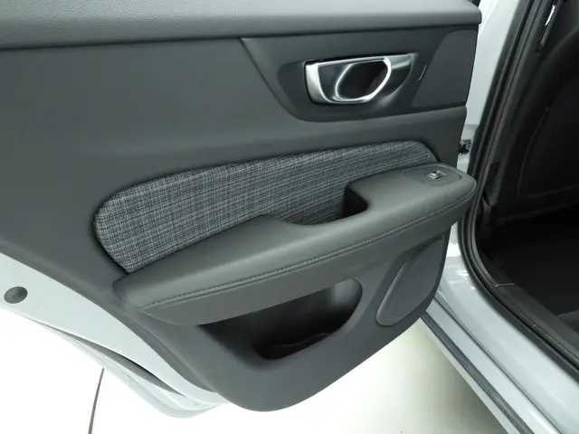 Volvo V60 2.0 B3 Essential Edition 2024 Benzine 17