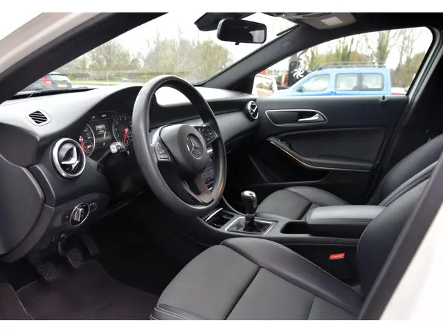 Mercedes-Benz A-Klasse 160 2016 Benzine 12
