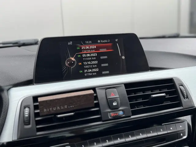 BMW 3 Serie 318d M Sport High Executive 2016 Diesel 25