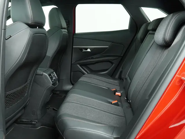 Peugeot 3008 1.6 e-THP GT Line 2018 Benzine 10