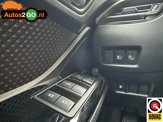 Toyota C-HR 1.8 Hybrid Executive 2018 Hybride Benzine 18