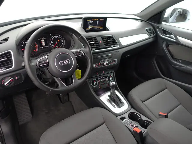 Audi Q3 1.4 TFSI S line Black Optic Aut- 2017 Benzine 2