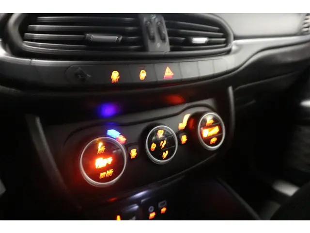 Fiat Tipo 1.4 Mirror / 12 MAANDEN GARANTIE ! ! ! 2016 Benzine 6