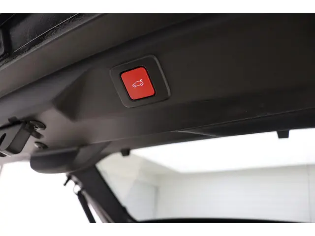 Peugeot e-3008 GT 73 kWh 2024 Elektrisch 14