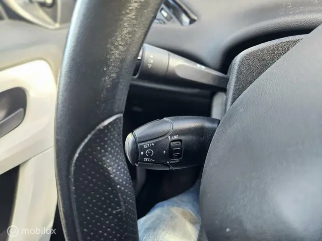 Peugeot 208 1.0 VTi LIKE 2014 Benzine 16