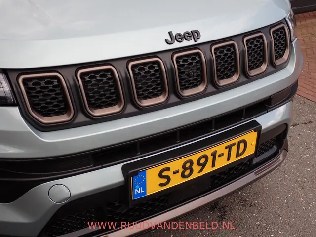 Jeep Compass 4XE 240 PHEV Upland 2023 Hybride Benzine 36