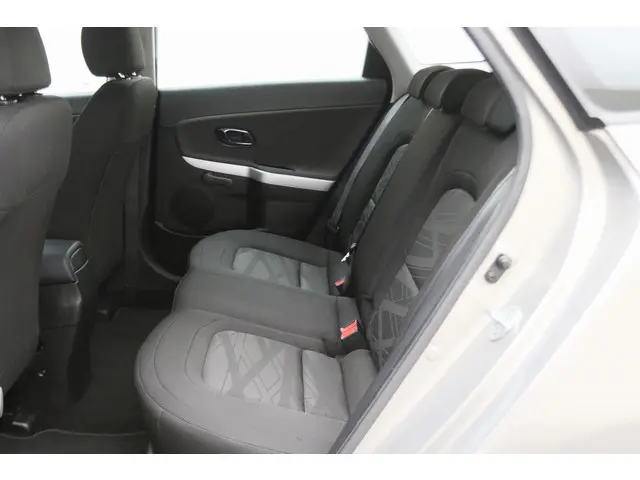 Kia cee'd Sportswagon 1.6 GDI First Edition 2016 Benzine 13