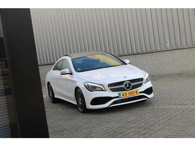 Mercedes-Benz CLA 180 AMG 2018 Benzine 6