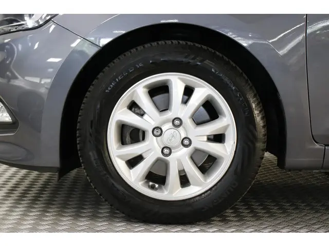 Hyundai i20 1.0 T-GDI Go! 2016 2016 Benzine 11