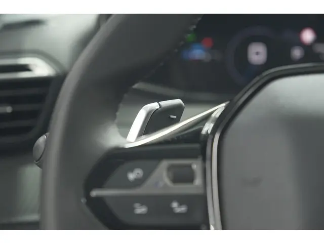 Peugeot 208 Hybrid 100 e-DCS6 Allure 2024 Benzine 36