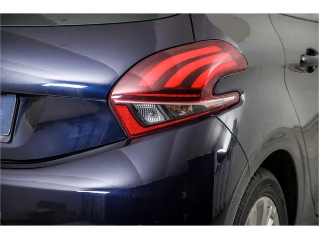 Peugeot 208 1.2 PureTech Signature 2019 Benzine 30