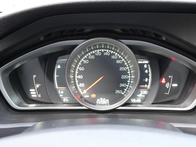 Volvo V40 2.0 T3 Nordic+ 2017 Benzine 18