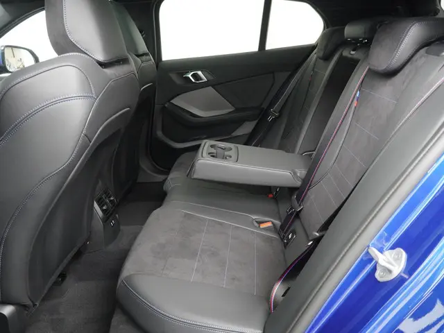 BMW 1 Serie 120 2025 Benzine 13