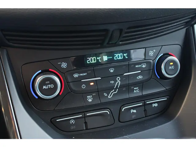 Ford Grand C-Max 1.0 Titanium 2018 Benzine 34
