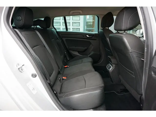 Renault Mégane Estate 1.3 TCe Limited 2020 Benzine 8