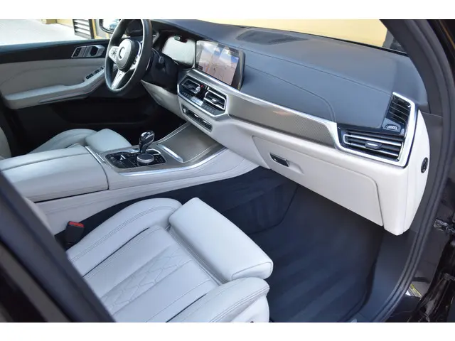 BMW X5 xDrive40i M-Sport High Executive 2018 Benzine 26