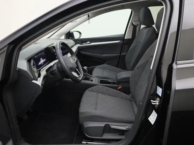 Volkswagen Golf 1.0TSI/110PK Life 2024 Benzine 14