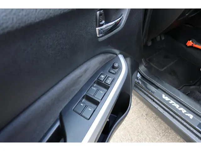 Suzuki Vitara 1.6 High Executive 2016 Benzine 23