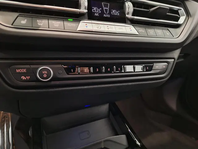 BMW 1 Serie 118i Executive Edition 2021 Benzine 32