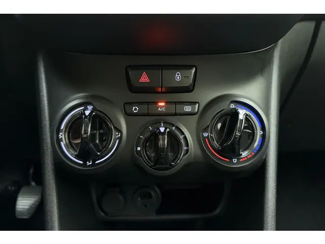 Peugeot 208 1.2 Blue Lion 2016 Benzine 24