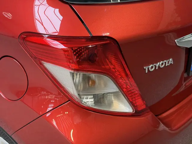 Toyota Yaris 1.0 VVT-i Aspiration 2013 Benzine 8