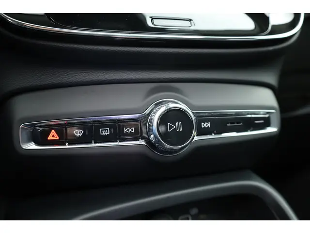 Volvo XC40 2.0 B3 Ultra Dark 2025 Hybride Benzine 33