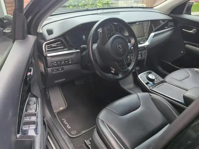 Kia e-Niro ExecutiveLine 64 kWh 2020 Elektrisch 4