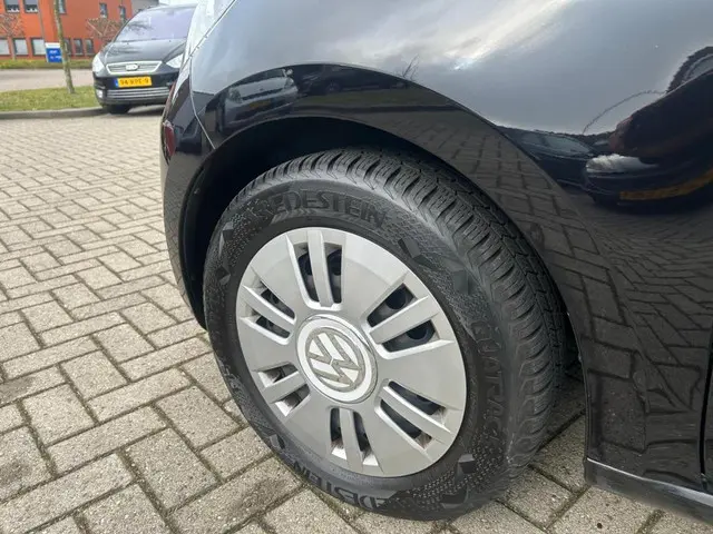 Volkswagen up! 1.0 move up! BlueMotion 2014 Benzine 9