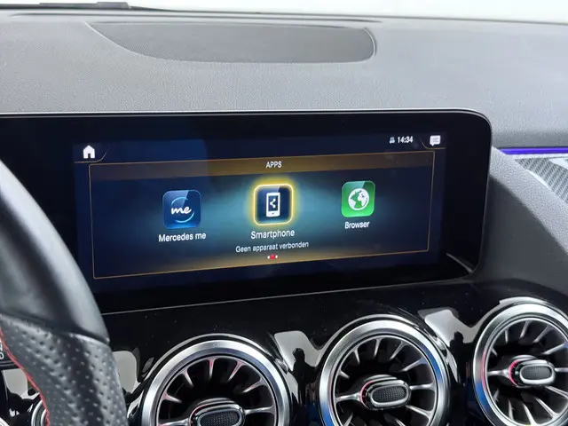 Mercedes-Benz GLA 180 AMG line 2021 Benzine 34