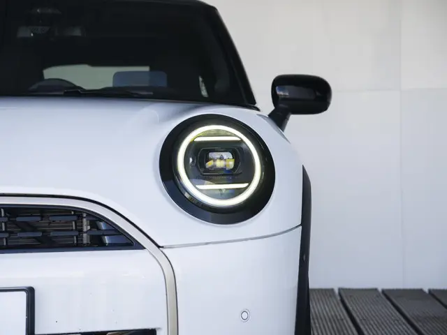 MINI 3-Deurs C 2024 Benzine 34