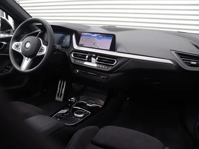 BMW 1 Serie 5-deurs 118i 2024 Benzine 16
