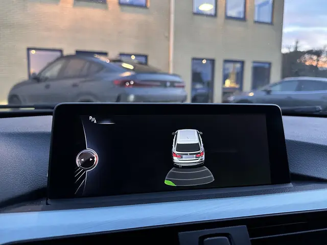 BMW 3 Serie Touring 320i High Executive 2015 Benzine 19