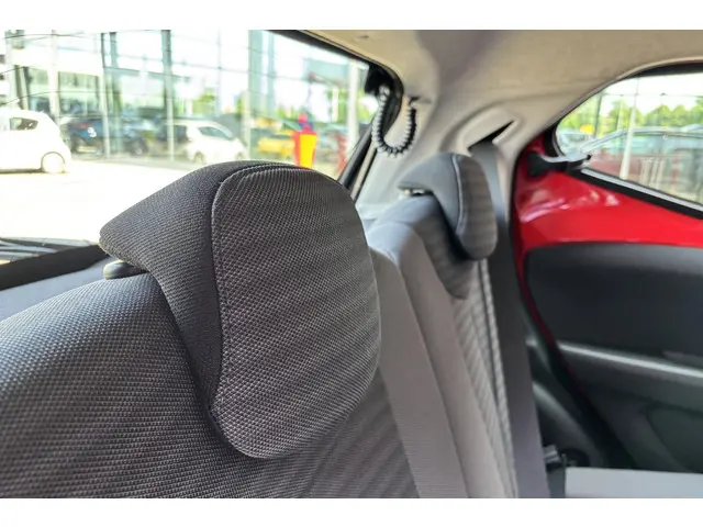 Toyota Aygo 1.0 VVT-i x-play 2020 Benzine 33