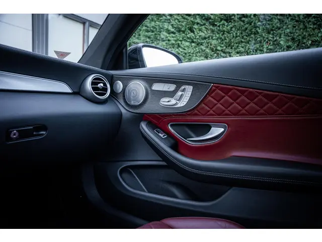 Mercedes-Benz C-Klasse Coupé 300 AMG 2019 Benzine 44