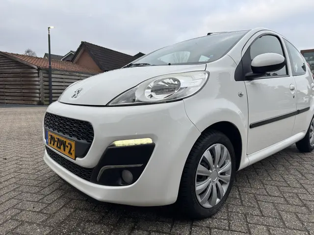 Peugeot 107 107 Active 2013 Benzine 11
